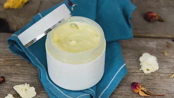 Сухие руки? Попробуйте этот лосьон с маслом ши, сделанный своими руками!